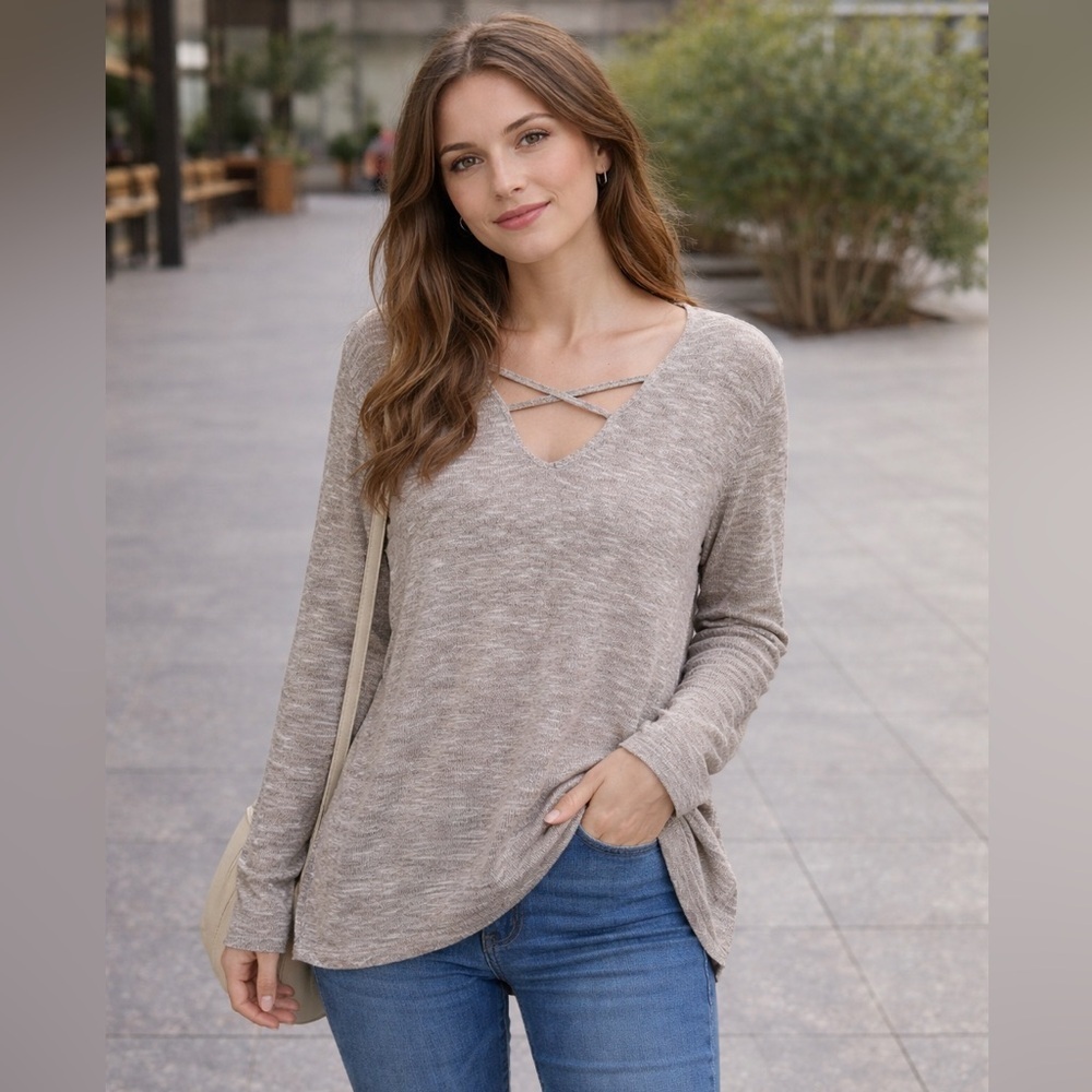 Francesca’s Miami Heathered Grey Criss Cross Flowy Split Hem Sweater 2016 Core